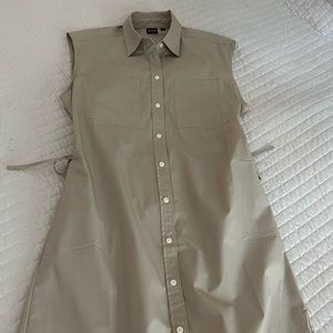 GAP Khaki dress with peek a boo back, pockets sz M